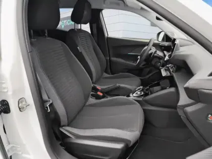 Photo 8 Peugeot 2008  PureTech 130 S&S EAT8