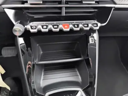 Photo 11 Peugeot 2008  PureTech 130 S&S EAT8