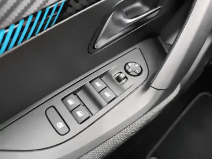 Photo 15 Peugeot 2008  PureTech 130 S&S EAT8