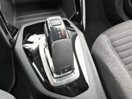 Photo 16 Peugeot 2008  PureTech 130 S&S EAT8