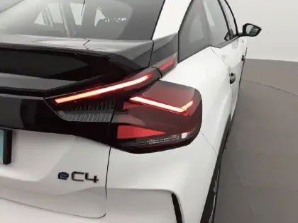 Photo 16 Citroën C4 e- 136 ch Automatique