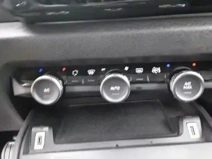 Photo 22 Citroën C4 e- 136 ch Automatique