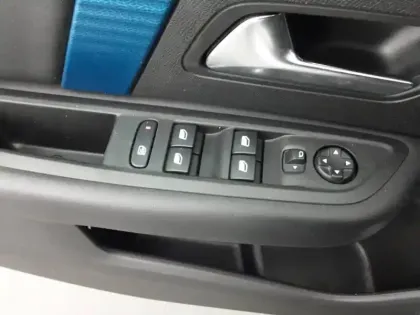 Photo 18 Citroën C4 e- 136 ch Automatique