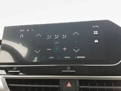 Photo 21 Citroën C4 e- 136 ch Automatique