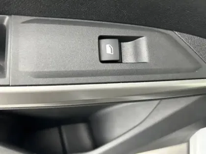 Photo 18 Peugeot 5008  Hybrid 136 e-DCS6