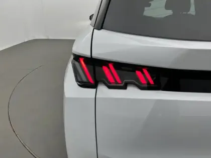 Photo 16 Peugeot 5008  Hybrid 136 e-DCS6