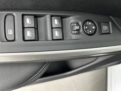 Photo 20 Peugeot 5008  Hybrid 136 e-DCS6