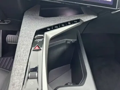 Photo 61 Peugeot 5008  Hybrid 136 e-DCS6