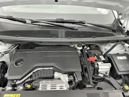 Photo 52 Peugeot 5008  Hybrid 136 e-DCS6