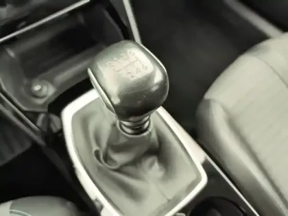 Photo 16 Peugeot 208  PureTech 100 S&S BVM6