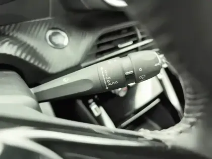 Photo 12 Peugeot 208  PureTech 100 S&S BVM6