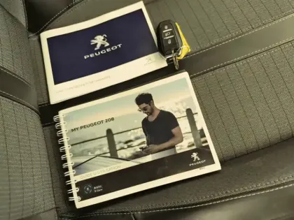 Photo 23 Peugeot 208  PureTech 100 S&S BVM6