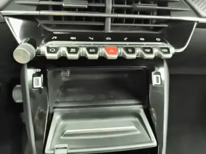 Photo 11 Peugeot 208  PureTech 100 S&S BVM6