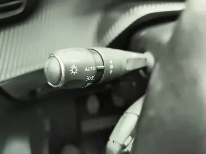 Photo 13 Peugeot 208  PureTech 100 S&S BVM6