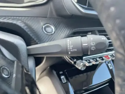 Photo 12 Peugeot 2008  Electrique 136 ch