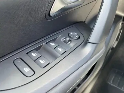 Photo 15 Peugeot 2008  Electrique 136 ch