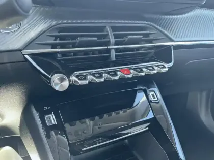 Photo 6 Peugeot 2008  Electrique 136 ch