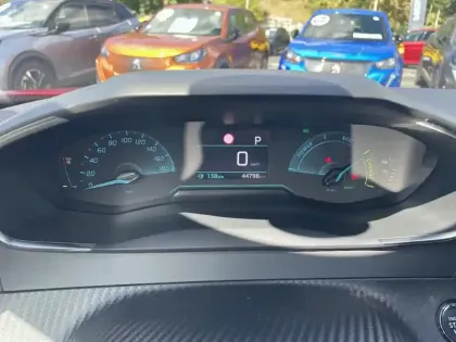 Photo 5 Peugeot 2008  Electrique 136 ch