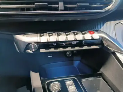 Photo 11 Peugeot 3008  Hybrid 136 e-DCS6