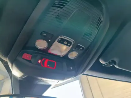 Photo 17 Peugeot 3008  Hybrid 136 e-DCS6