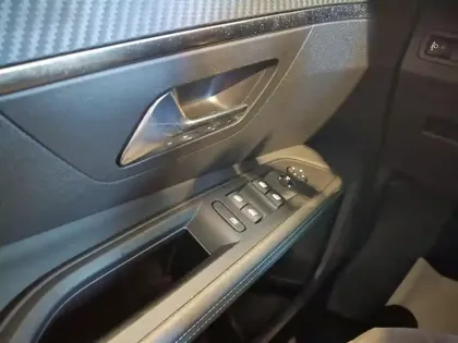 Photo 15 Peugeot 3008  Hybrid 136 e-DCS6