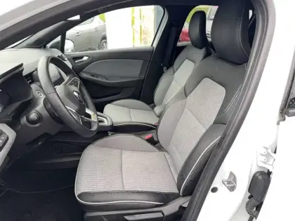 Photo 6 Renault Clio  E-Tech full hybrid 145