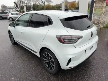 Photo 1 Renault Clio  E-Tech full hybrid 145