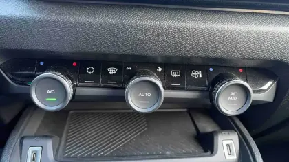 Photo 15 Citroën C4 e- 136 ch Automatique