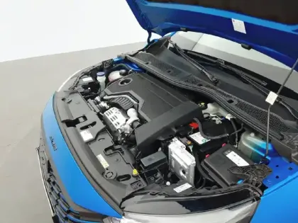 Photo 37 Peugeot 208  Hybrid 100 e-DCS6
