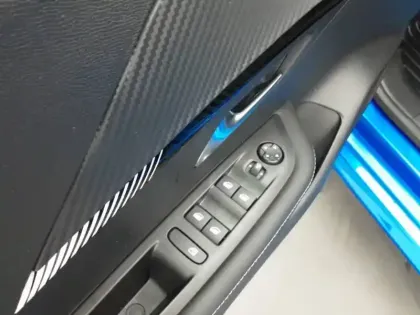 Photo 17 Peugeot 208  Hybrid 100 e-DCS6