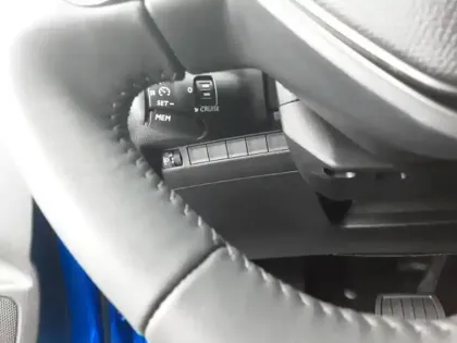 Photo 18 Peugeot 208  Hybrid 100 e-DCS6