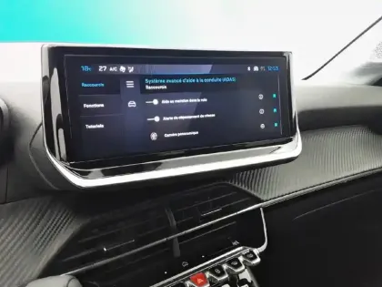 Photo 42 Peugeot 208  Hybrid 100 e-DCS6