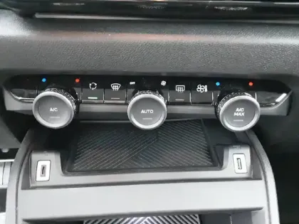 Photo 25 Citroën C4  Hybride 136 e-DCS6