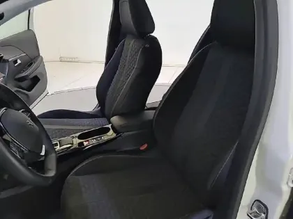 Photo 31 Peugeot 208  Electrique 50 kWh 136ch