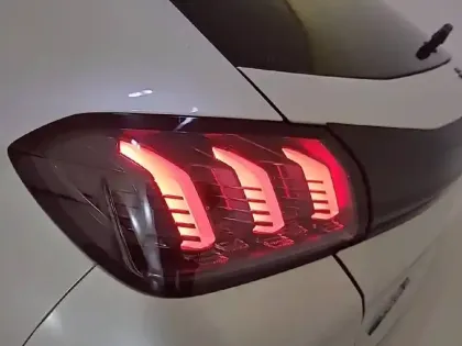 Photo 37 Peugeot 208  Electrique 50 kWh 136ch