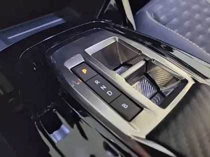 Photo 34 Peugeot 208  Electrique 50 kWh 136ch