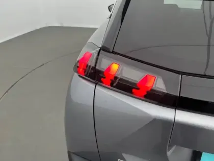 Photo 16 Peugeot 2008  BlueHDi 130 S&S EAT8