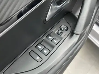 Photo 17 Peugeot 2008  BlueHDi 130 S&S EAT8