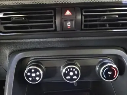 Photo 22 Citroën C3  Turbo 100 ch BVM6