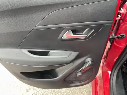 Photo 33 Peugeot 208  PureTech 100 S&S EAT8