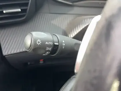 Photo 16 Peugeot 208  PureTech 100 S&S EAT8