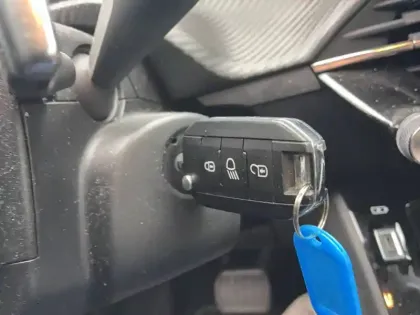 Photo 20 Peugeot 208  PureTech 100 S&S EAT8