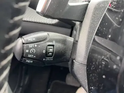 Photo 18 Peugeot 208  PureTech 100 S&S EAT8