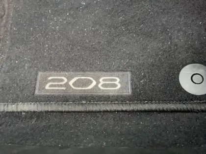 Photo 34 Peugeot 208  PureTech 100 S&S EAT8