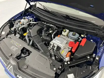 Photo 31 Renault Austral  E-Tech full hybrid 200 GSR2