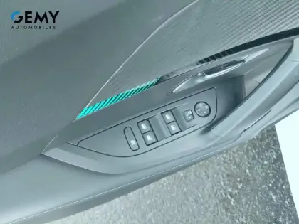 Photo 11 Peugeot 2008  PureTech 130 S&S EAT8