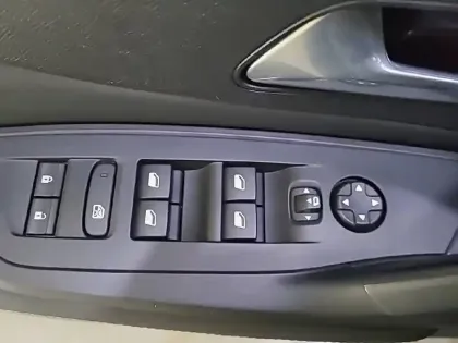 Photo 49 Peugeot 308  Hybrid 145 e-DCS6