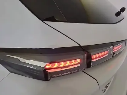 Photo 16 Peugeot 308  BlueHDi 130ch S&S EAT8