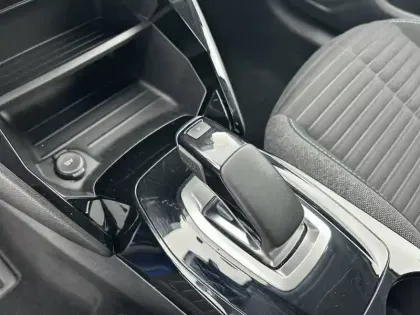 Photo 13 Peugeot 208  Electrique 50 kWh 136ch