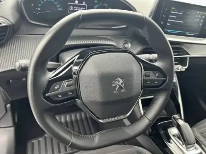 Photo 8 Peugeot 208  Electrique 50 kWh 136ch